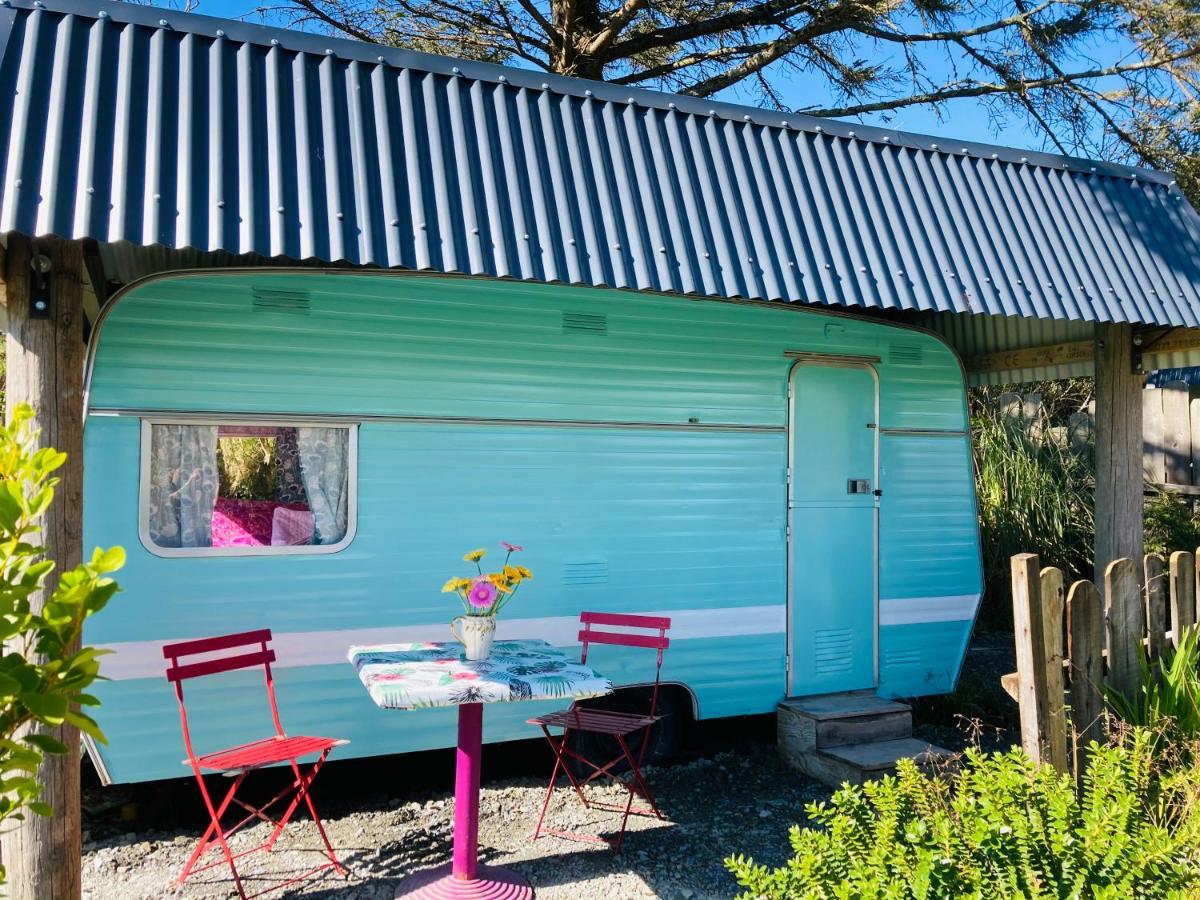 Retro Caravans At Valentia Island Escape Hotel Chapeltown Kültér fotó
